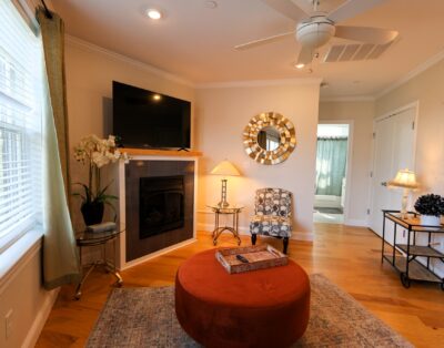 Furnished New Spacious 2 Bed, 2 Bath unit w/ Elevator