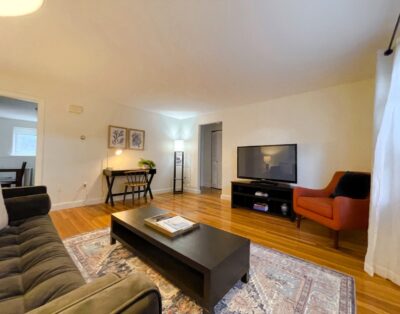 Furnished Spacious, Top-Floor1Bed-Longwood Medical, Boston